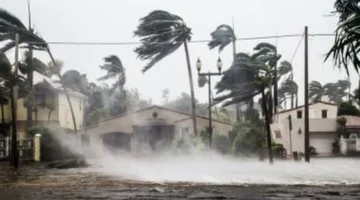 خسائر بمليارات الدولارات.. عاصفة تاريخية تضرب الولايات المتحدة الأمريكية وتشل حركة الحياة